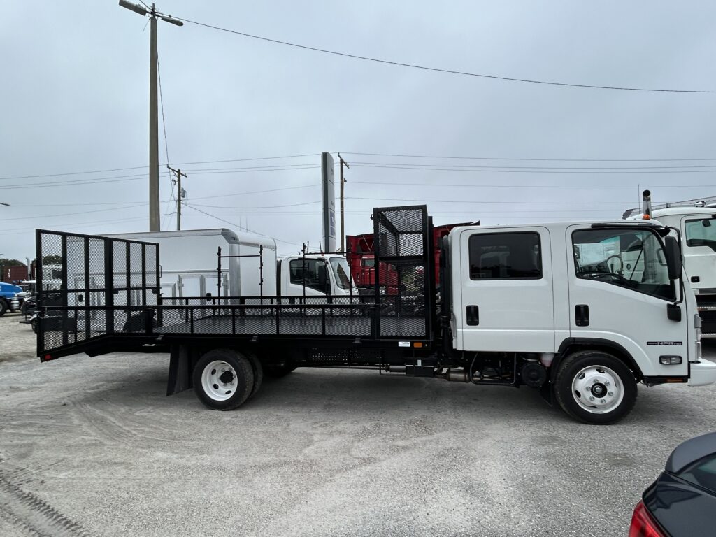 2025 ISUZU NPRGAS HD CREW CAB 14' + 4' LAWN AND MAITENANCE DOVETAIL BODY